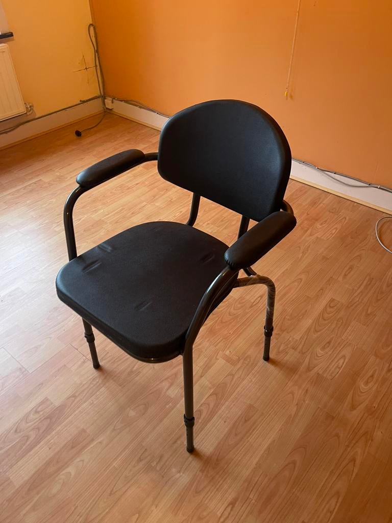 Toiletstoel, Ophalen, Gebruikt, Zwart, Eén