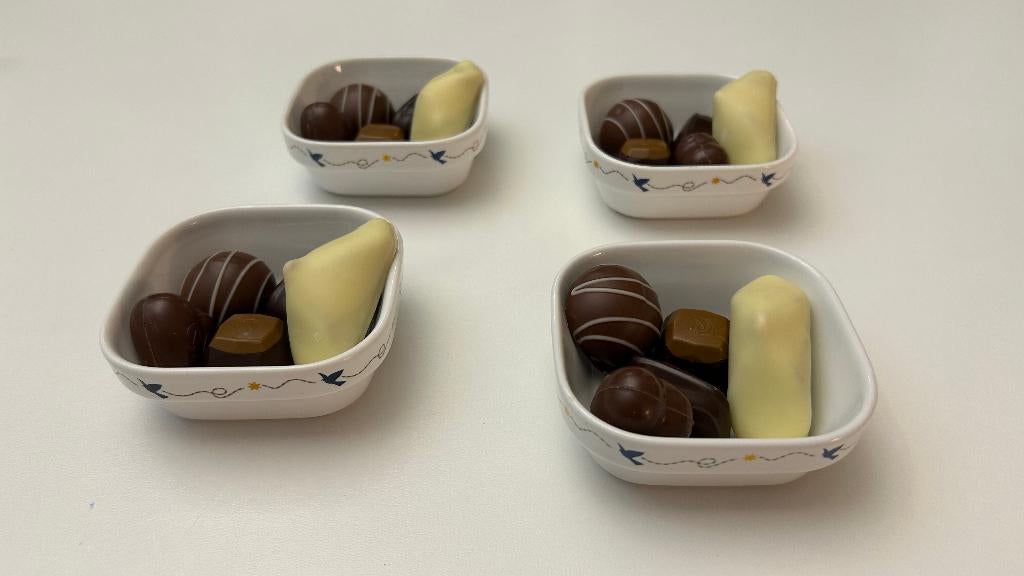 4 bols en porcelaine Sabena René Magritte L'Oiseau de Ciel, Enlèvement ou Envoi