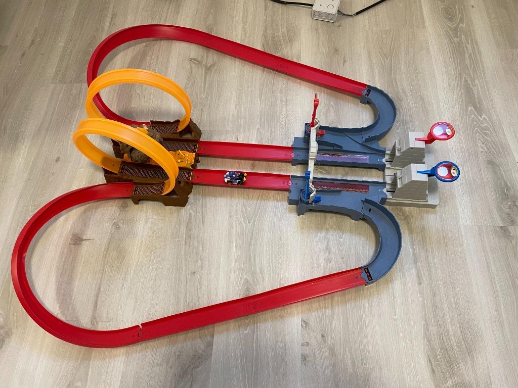 Mariokart autobaan met auto, Opwindmechanisme, Ophalen of Verzenden, Hot Wheels, Met looping