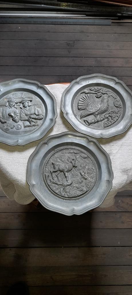 3 tinnen borden, Ophalen