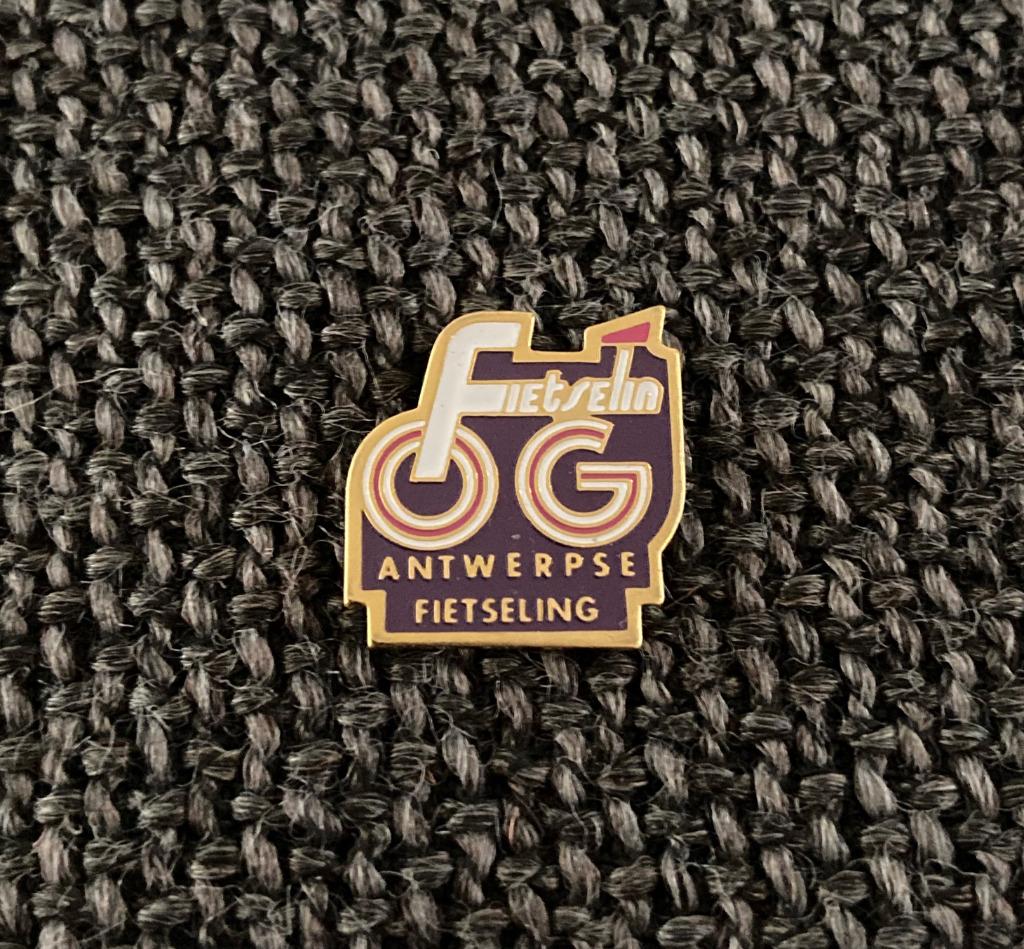 PIN - ANTWERPSE FIETSELING - FIETSEN - ANTWERPEN, Verzamelen, Speldjes, Pins en Buttons, Verzenden, Gebruikt, Sport, Speldje of Pin