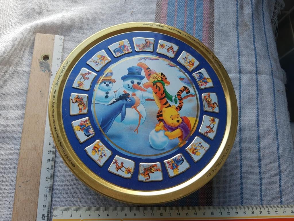 Boîte ronde en métal de Winnie l'ourson avec bonhomme de nei, Collections, Enlèvement ou Envoi, Comme neuf