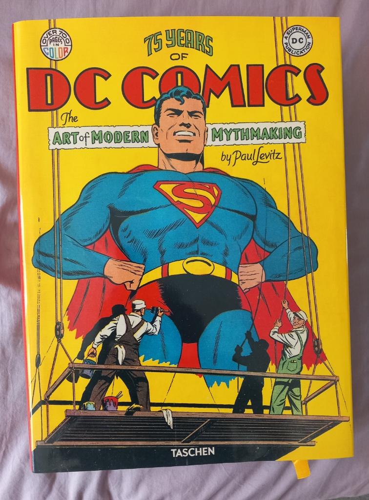 75 Years Of DC Comics, Boeken, Amerika, Ophalen of Verzenden, Zo goed als nieuw, Meerdere comics