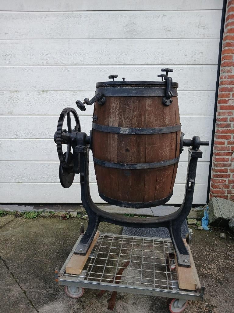 Antieke boterton / kneedmachine op gietijzeren frame, Ophalen
