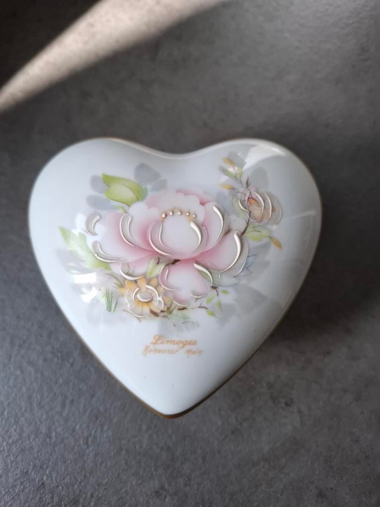 Vintage porseleinen hartvormig doosje Limoges France, Ophalen