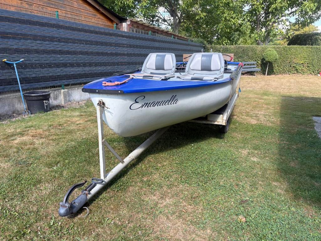 Plezierbootje op trailer, Watersport en Boten, Buiten- en Binnenboordmotoren, Ophalen, Zo goed als nieuw