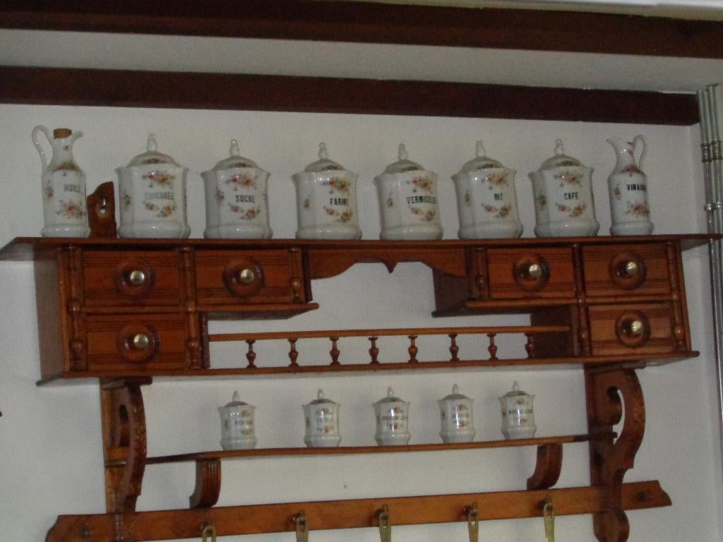 Anciens pots à épices, Enlèvement