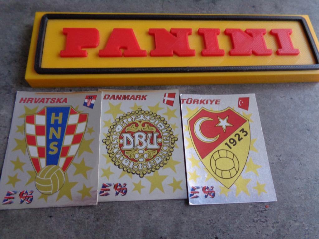 PANINI VOETBAL STICKERS  EURO 96 EK  EMBLEMEN 3X BADGES    n, Ophalen of Verzenden