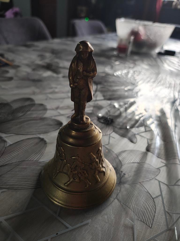 Cloche, Enlèvement ou Envoi
