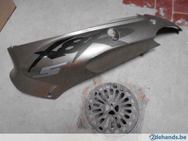 Occasie rechtse zijkap voor Honda X8RS, Fietsen en Brommers, Ophalen of Verzenden, Gebruikt