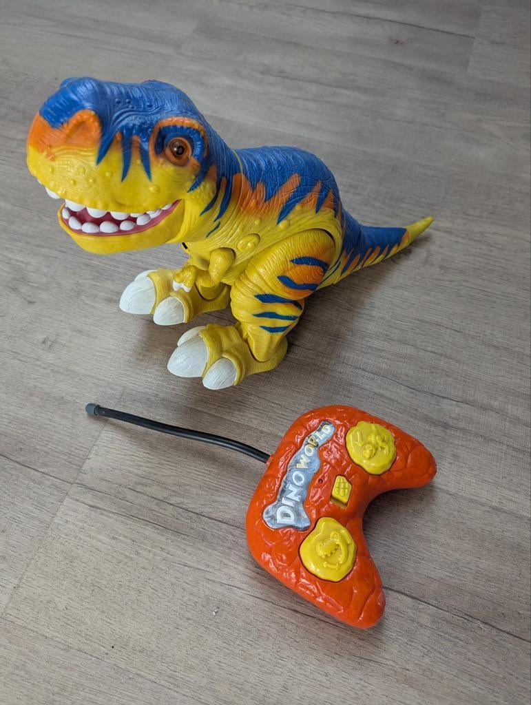 Gratis, dino op afstandsbediening. Af te halen te Boortmeerb, Ophalen
