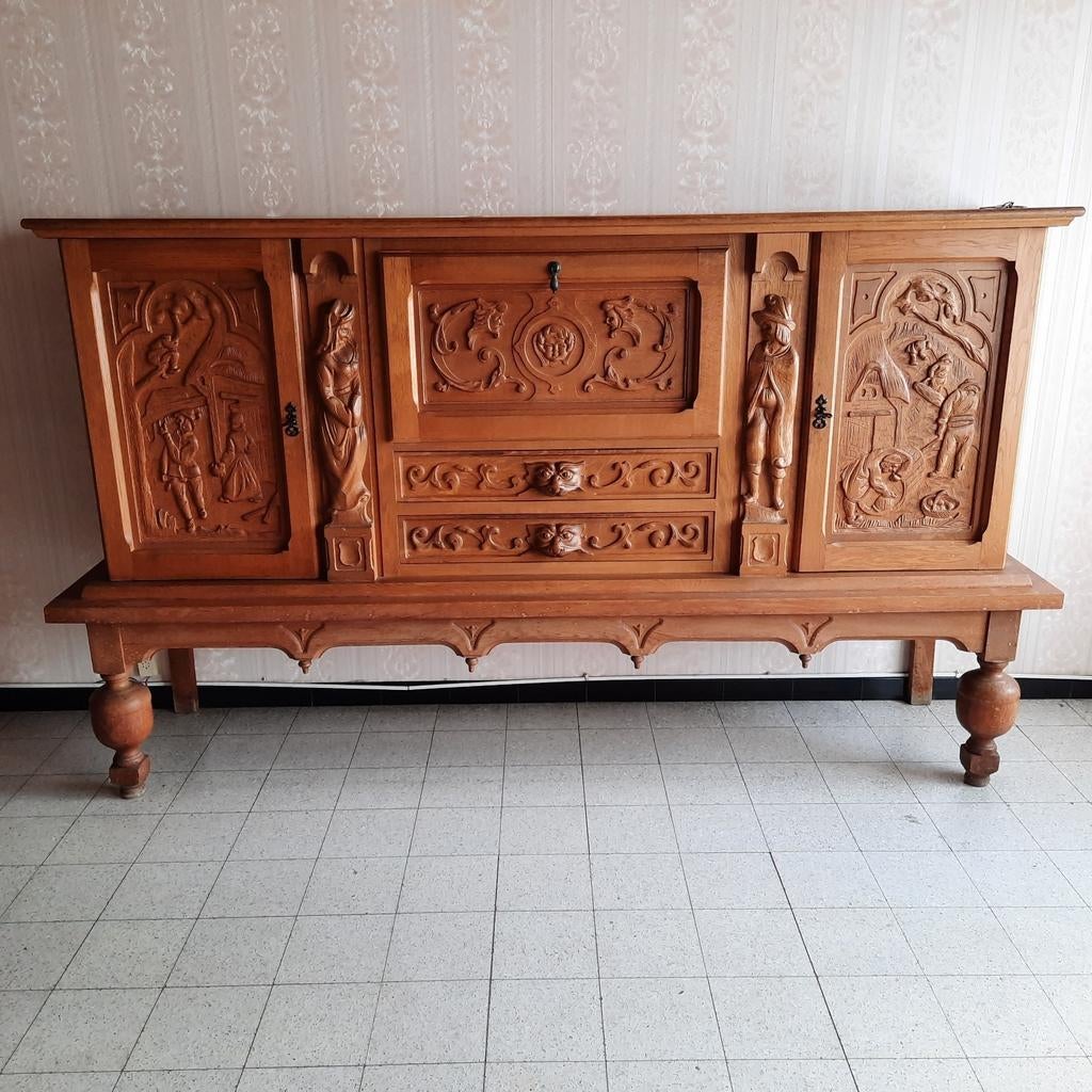 armoire avec personnages sculptés, Enlèvement, Utilisé