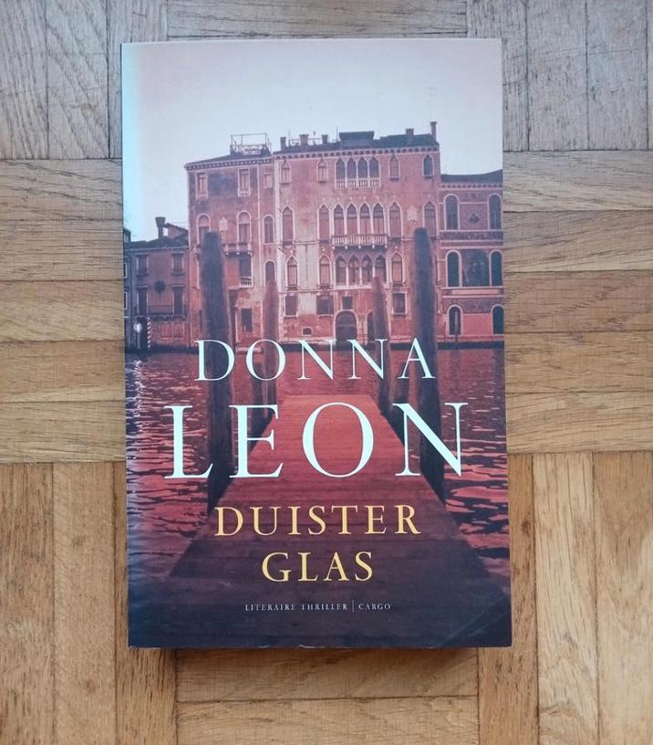 Donna Leon: Duister glas, Ophalen of Verzenden, Gelezen