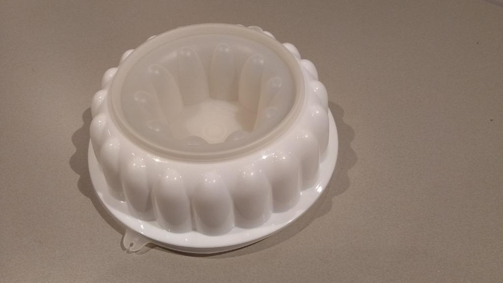 Tupperware " Vliegende schotel ' pudding taart vorm wit, Enlèvement ou Envoi, Comme neuf, Blanc
