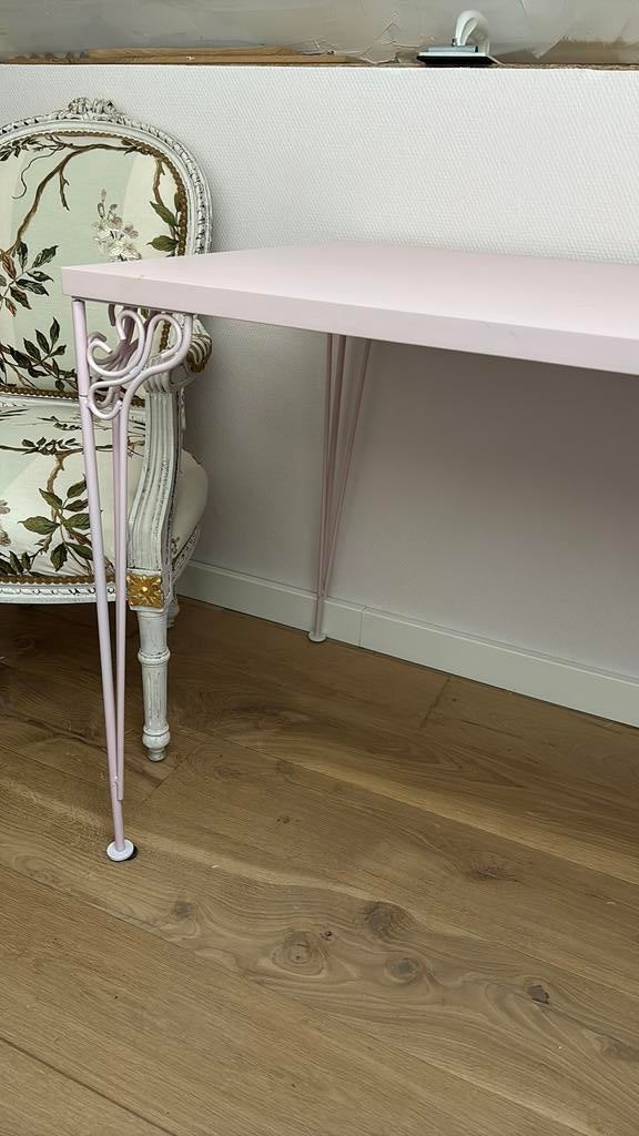 Joli bureau rose (Ikea), Enlèvement, Comme neuf, Métal