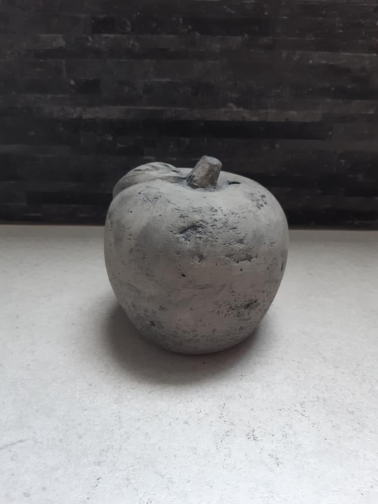Kleine grijze decoratieve appel in natuursteen, Huis en Inrichting, Ophalen of Verzenden, Zo goed als nieuw
