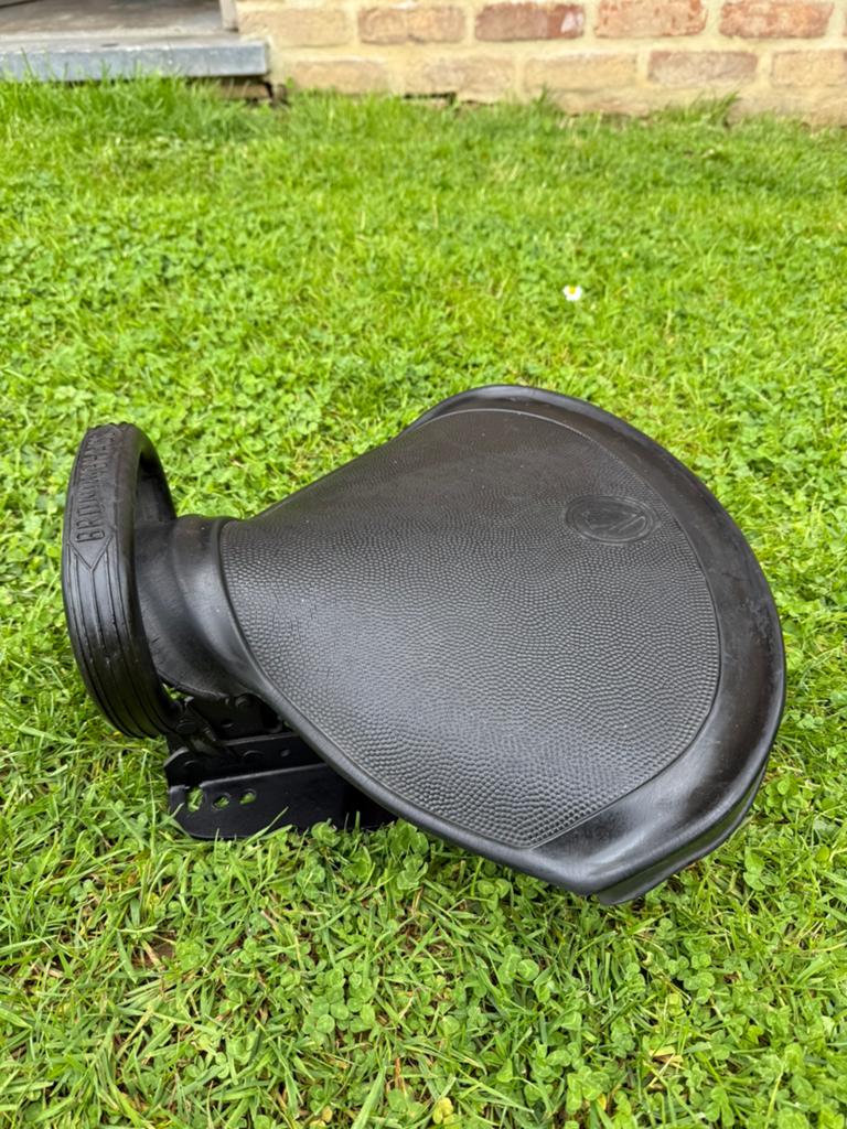 Selle passager moto ancêtre, Motos, Enlèvement