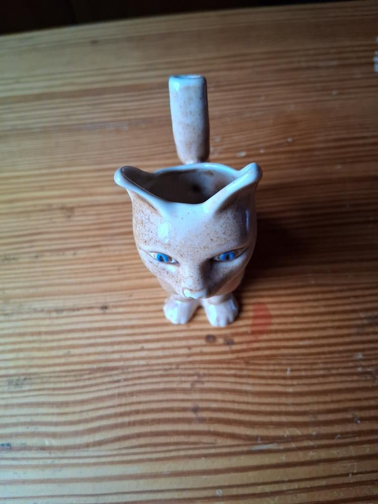 Beker uit Hongaars kuuroord poesje, Antiek en Kunst, Antiek | Keramiek en Aardewerk, Ophalen of Verzenden