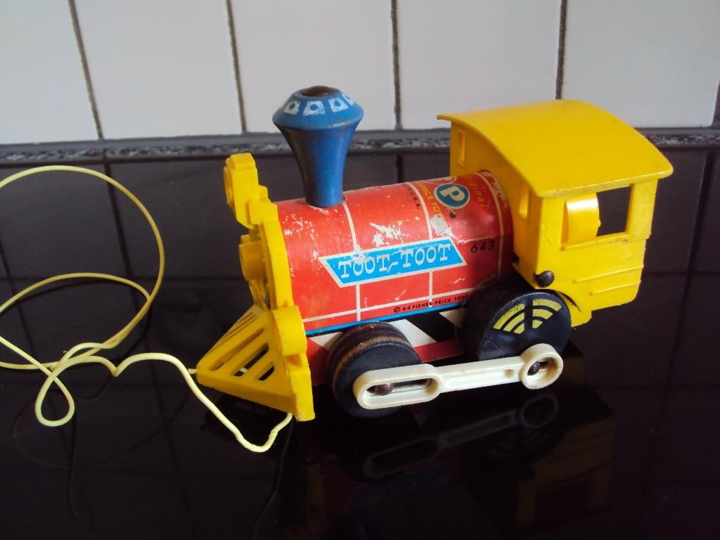 Fisher Price Vintage 1964 Toot-Toot the Train #643 Made U.SA, Enfants & Bébés, Enlèvement ou Envoi