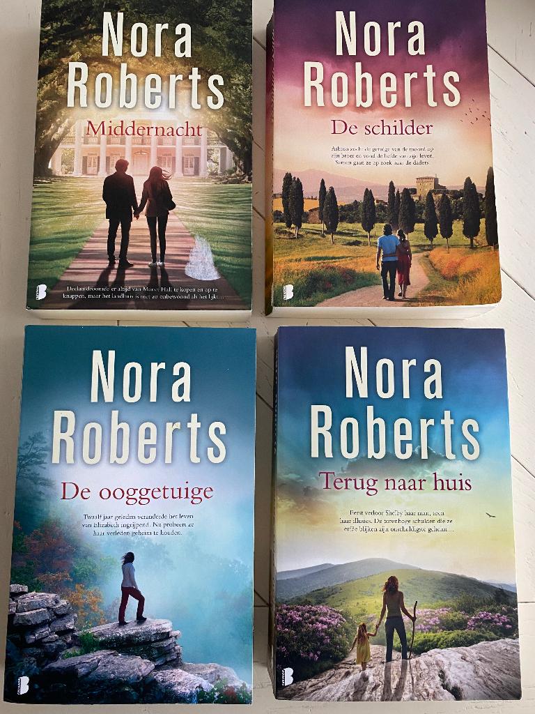 Nora ROBERTS, 4 romans, Ophalen of Verzenden, Zo goed als nieuw, Nora Roberts