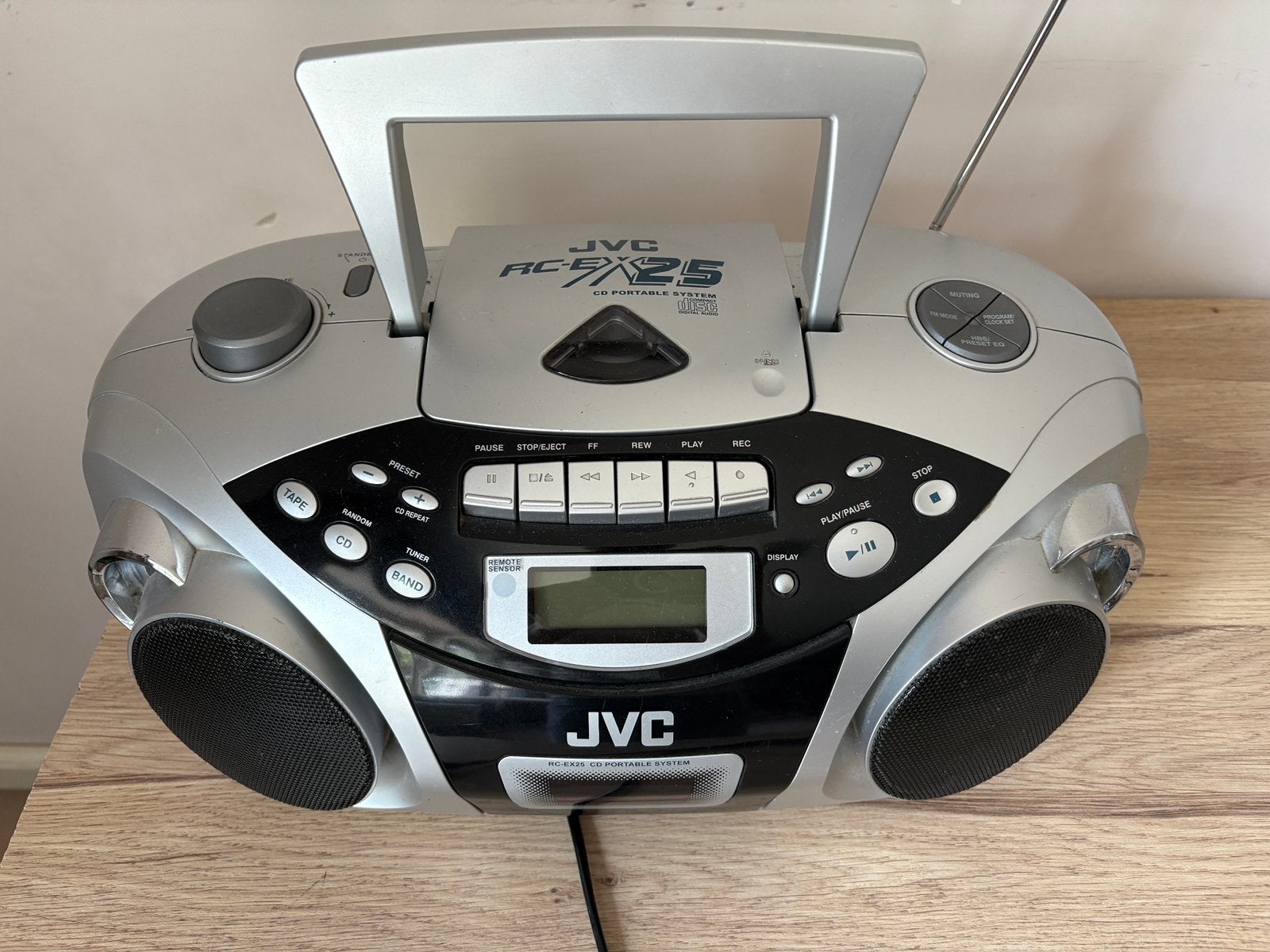 JVC RCE-X25 draagbare radio / cd- & cassettespeler, Ophalen, Zo goed als nieuw, Radio