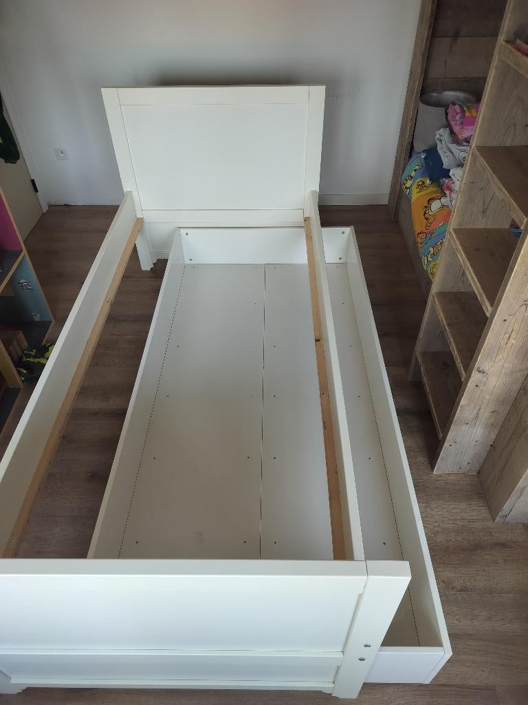 Bed wit enkel MOET NU WEG, Ophalen, Wit