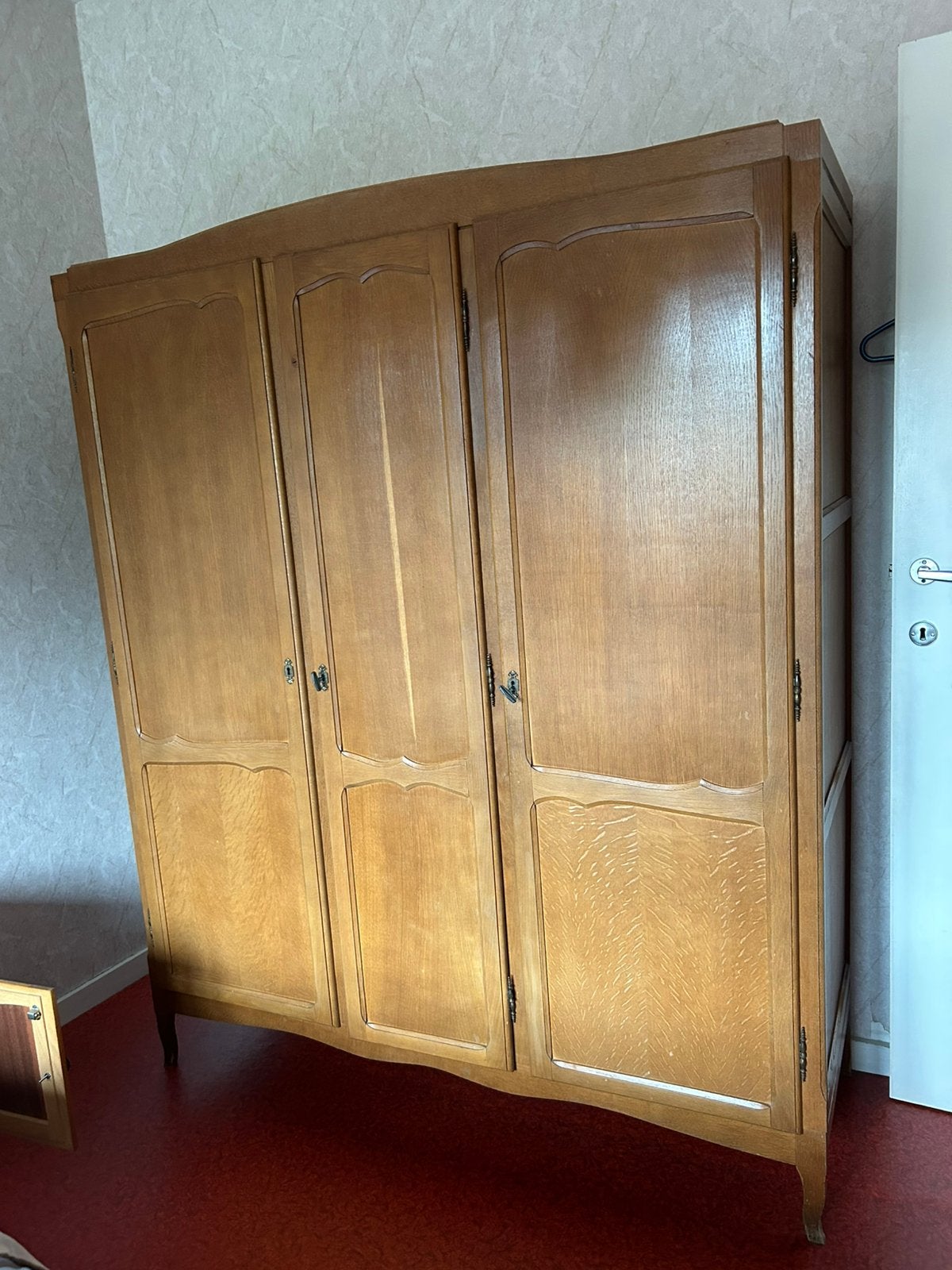 Belle armoire en bois authentique (3 portes), Enlèvement, Utilisé