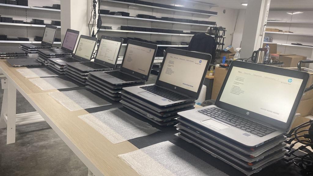 +3000 partij laptops voor export, rechtstreeks uit voorraad, Computers en Software, Windows Laptops, Gebruikt, 2 tot 3 Ghz, Qwerty