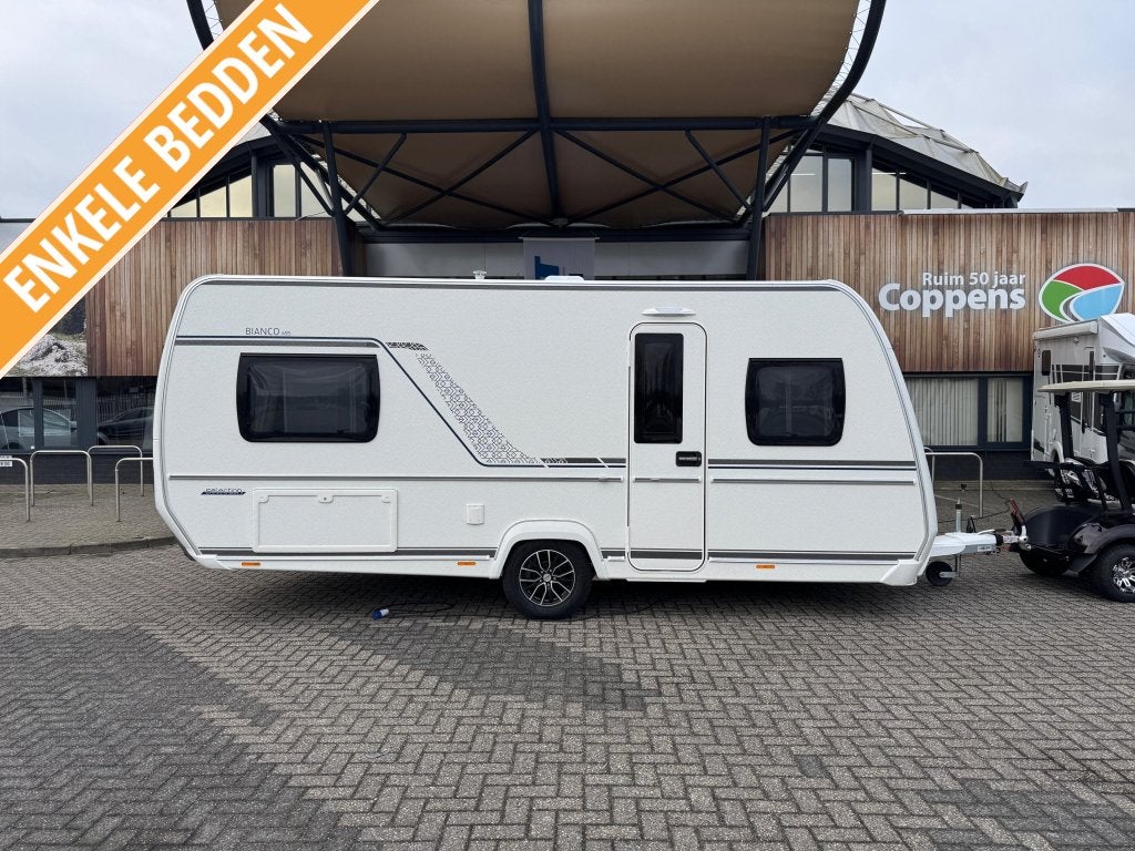 Fendt Bianco Selection 495 SG 2027 ENKELE BEDDEN!, Caravans en Kamperen, Schokbreker, 2 aparte bedden, Treinzit, 1250 - 1500 kg