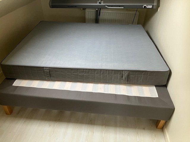 lit +matelas 160 x 200, Neuf, Gris, Enlèvement, 200 cm