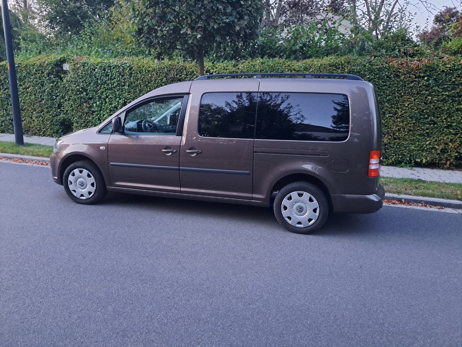 Volkswagen Caddy Maxi 7 zit pl. 1.6 TDI. Euro 5. Automaat., Cruise Control, 7 places, Entretenue par le concessionnaire, Noir