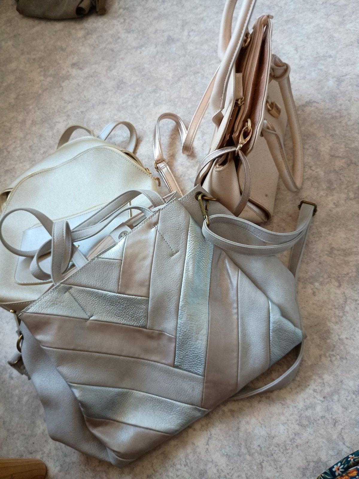 Sac a main., Enlèvement