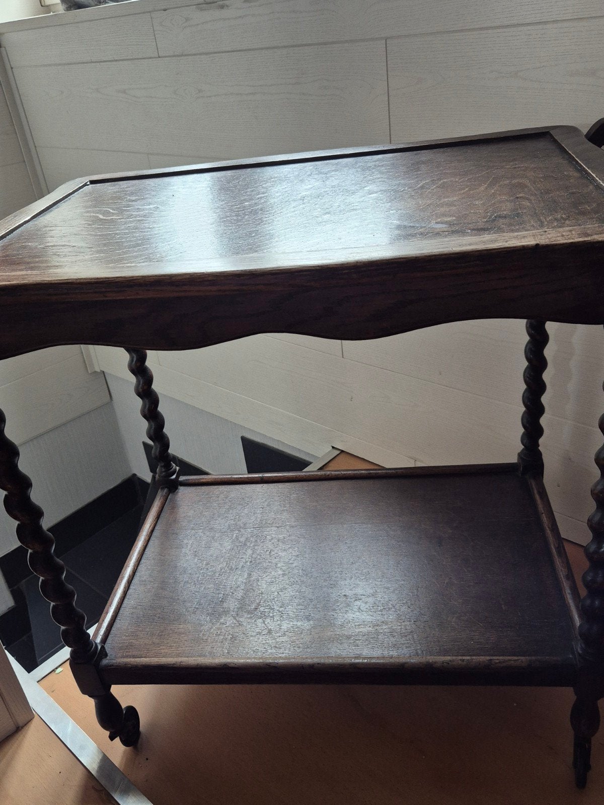 Houten bijzettafeltje op wieltjes, Enlèvement