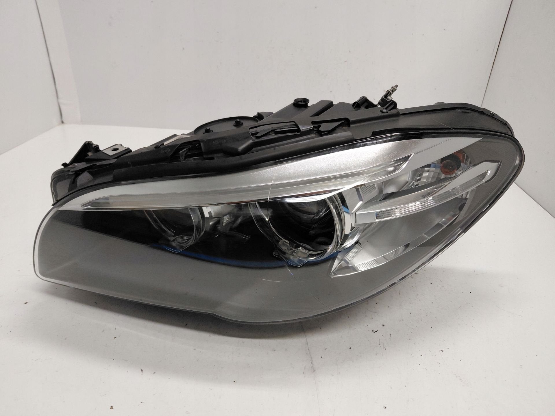 BMW F10 Achterlicht Links 7317131, Petuelring 130
80788  Munich, DE, Gebruikt, Info@bmw.de, BMW