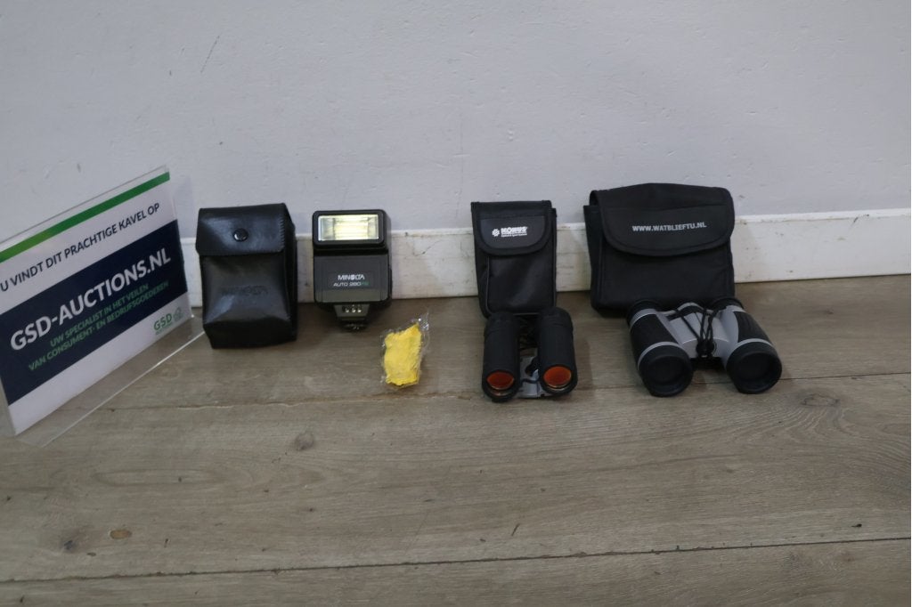 Minolta flitser en twee verrekijkers met hoezen, TV, Hi-fi & Vidéo, Matériel d'optique| Jumelles, Niet ingevuld, Niet ingevuld