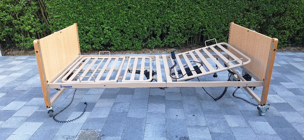 Elektrisch ziekenhuisbed met matras, Ophalen, Zo goed als nieuw