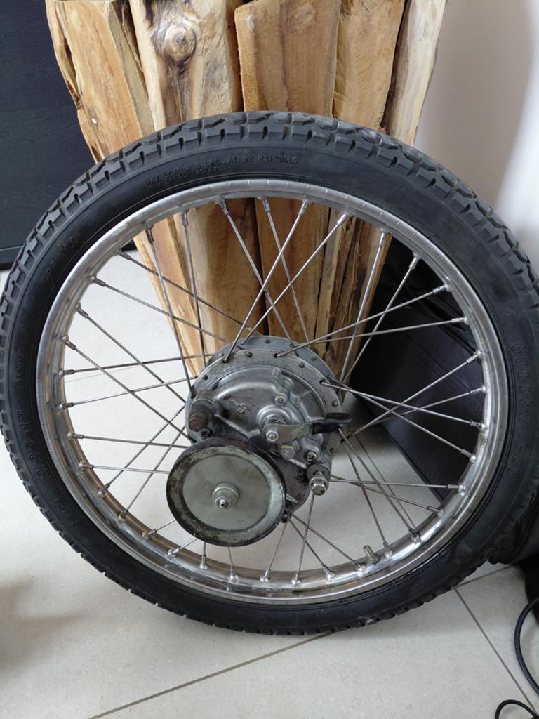 Une jantes a rayon honda camino, Enlèvement