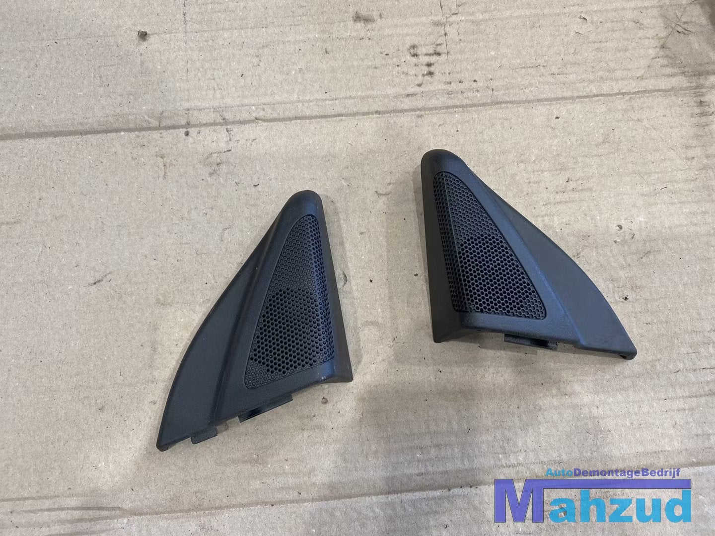 MERCEDES CLK W209 deur speaker kap A2097250211 A2097250111, Mercedes-Benz AG, Mercedes-Benz, Utilisé, Mercedesstrasse 120
70372  Stuttgart, DE