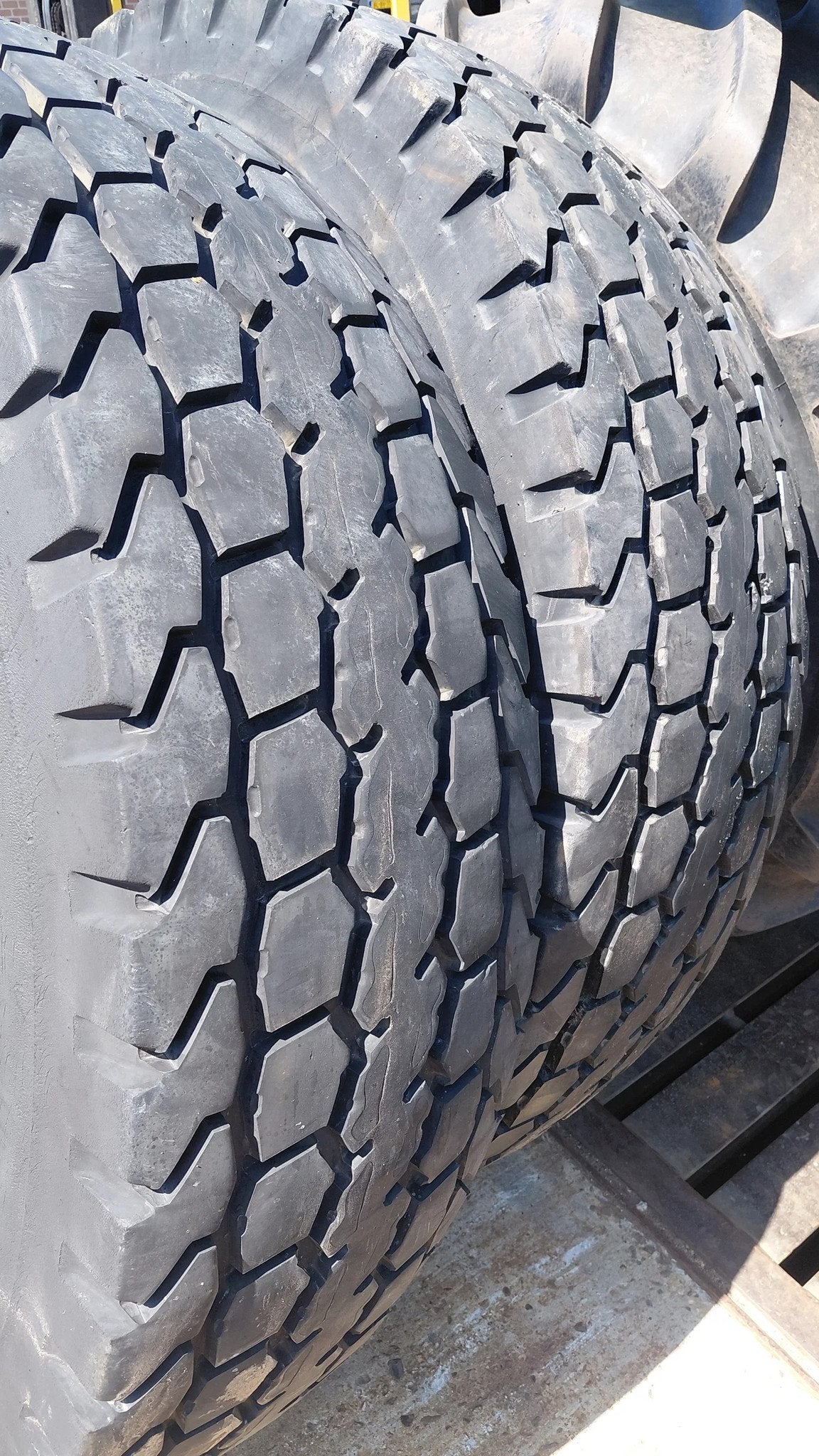 Bridgestone 445/95R25 crane tires / 2 pieces in stock