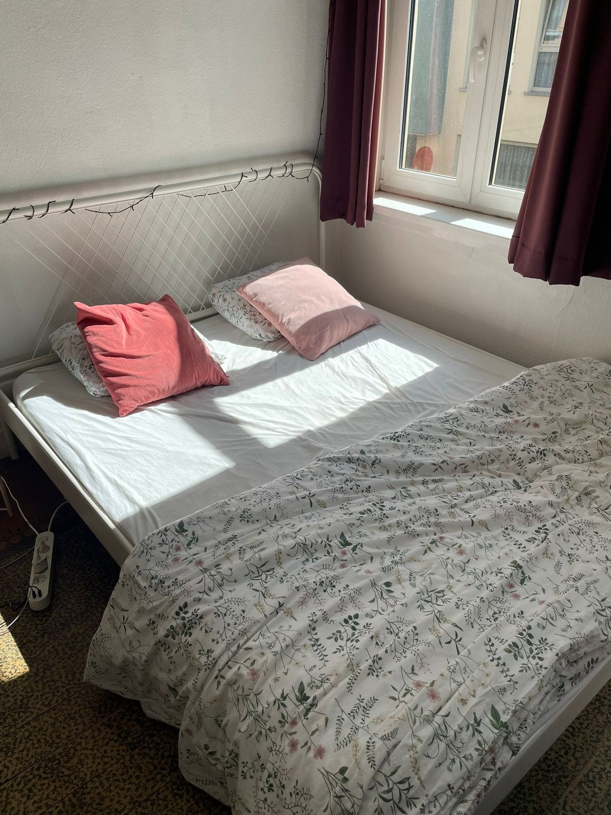 IKEA Nesttun Bed wit metaal 140x200 cm – met lattenbodem, Huis en Inrichting, Slaapkamer | Bedden, Ophalen, Wit, Tweepersoons