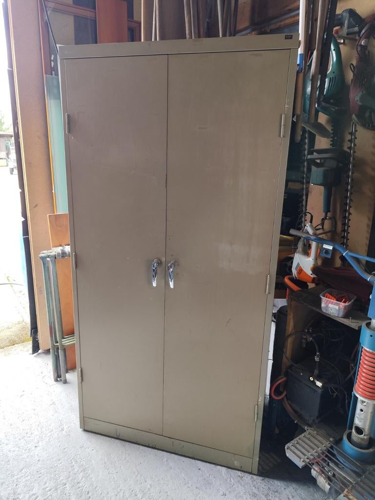 Mewaf metalen kast, Ophalen