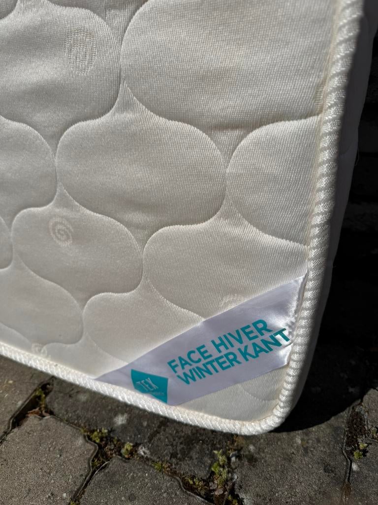 Matrasje kinderbed +beschermer, Huis en Inrichting, Slaapkamer | Matrassen en Bedbodems, Ophalen, Zo goed als nieuw, Matras