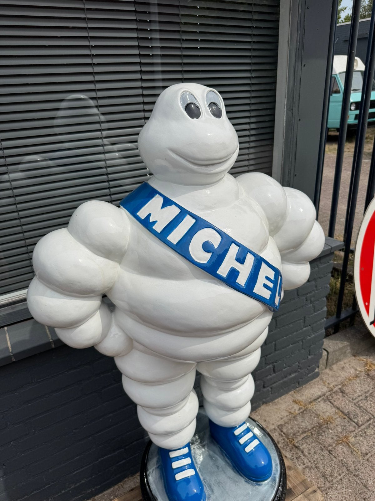 Image publicitaire pour pneus MICHELIN XL, Enlèvement