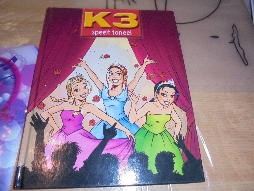 boek K3 speelt toneel, Ophalen of Verzenden, Zo goed als nieuw