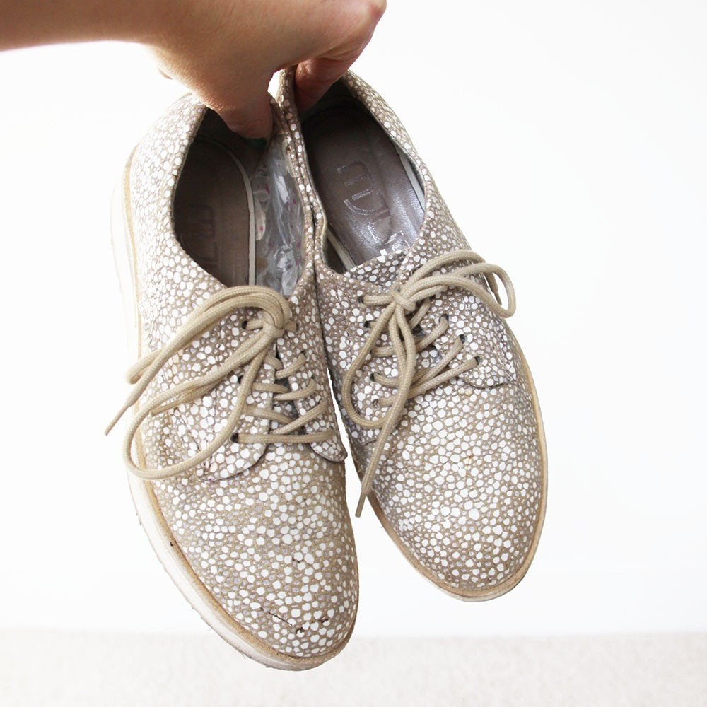 Belles chaussures Maruti en daim -s10 (taille 37) €55, -, Enlèvement ou Envoi, Autres couleurs, Sneakers et Baskets, Comme neuf