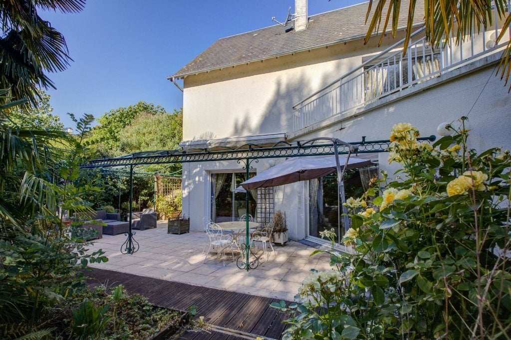 Prix en baisse : maison avec piscine intérieure à Argentat, 250 m², 242 kWh/m²/jaar, Argentat sur Dordogne, France, Vrijstaande woning