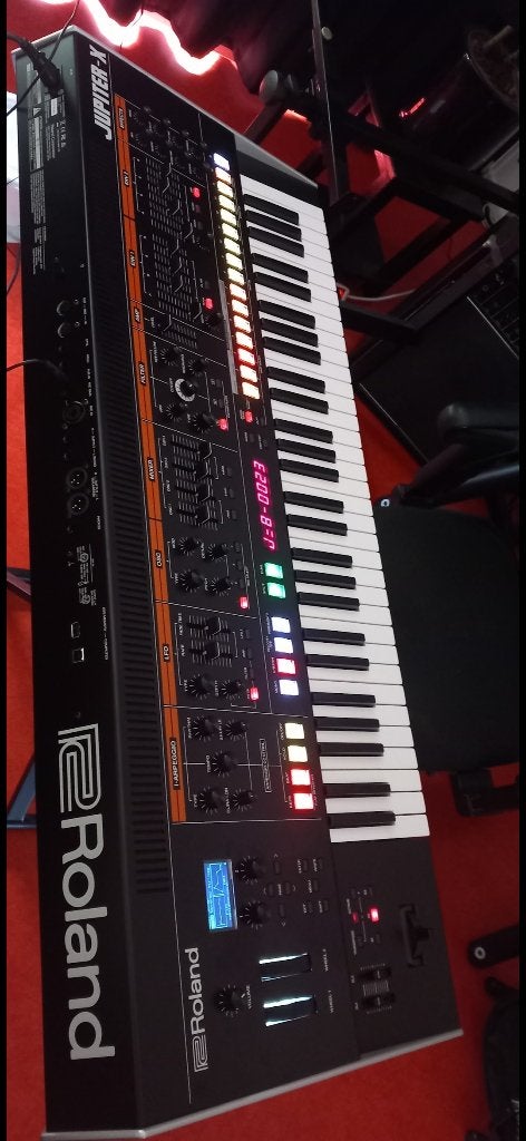 Roland Jupiter X met Originele doos en toebehoren, Ophalen, 61 toetsen, Roland, Zo goed als nieuw