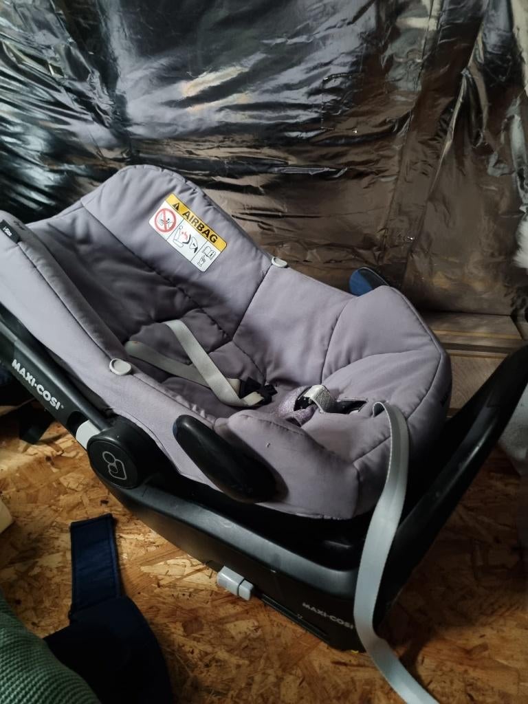 Maxicosy met familyfix dringend weg, Kinderen en Baby's, Autostoeltjes, Ophalen, Zo goed als nieuw, Isofix, 0 t/m 13 kg