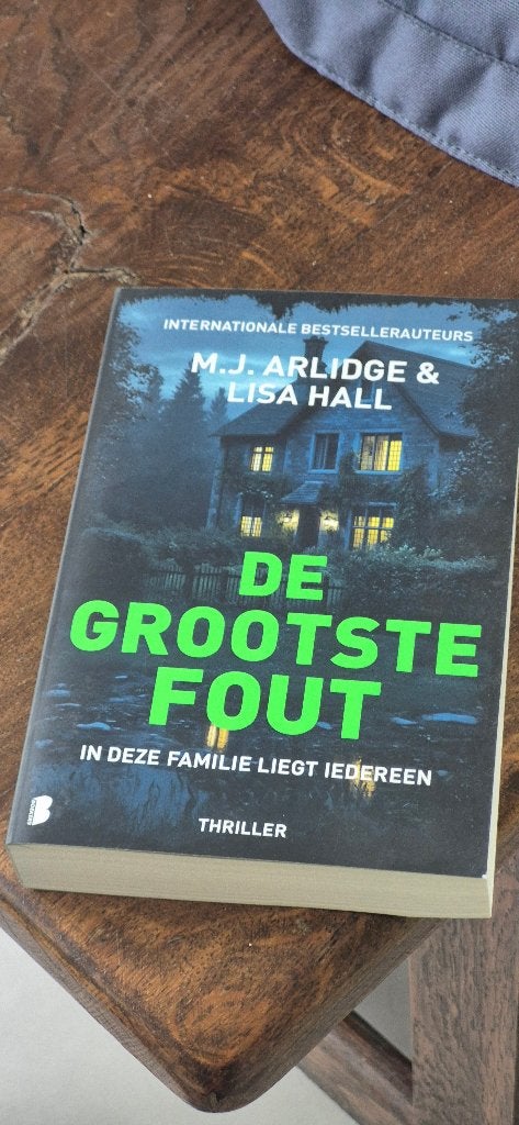 De grootste Fout - M.J Arlidge & Lisa Hall, Enlèvement ou Envoi, Comme neuf, M.J. Arlidge