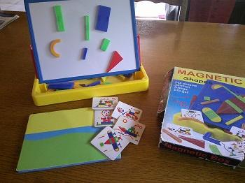 jeu créatif et éducatif magnét 4€ OU 2jeux et livre Nemo 10€, Ophalen of Verzenden, Gebruikt, Bouwen
